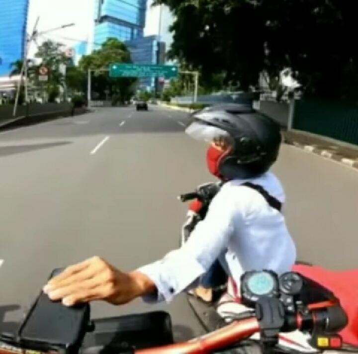 Aksi Pengejaran Jambret ini Bikin Gereget! Laju Motor Kalah Oleh Scooter!