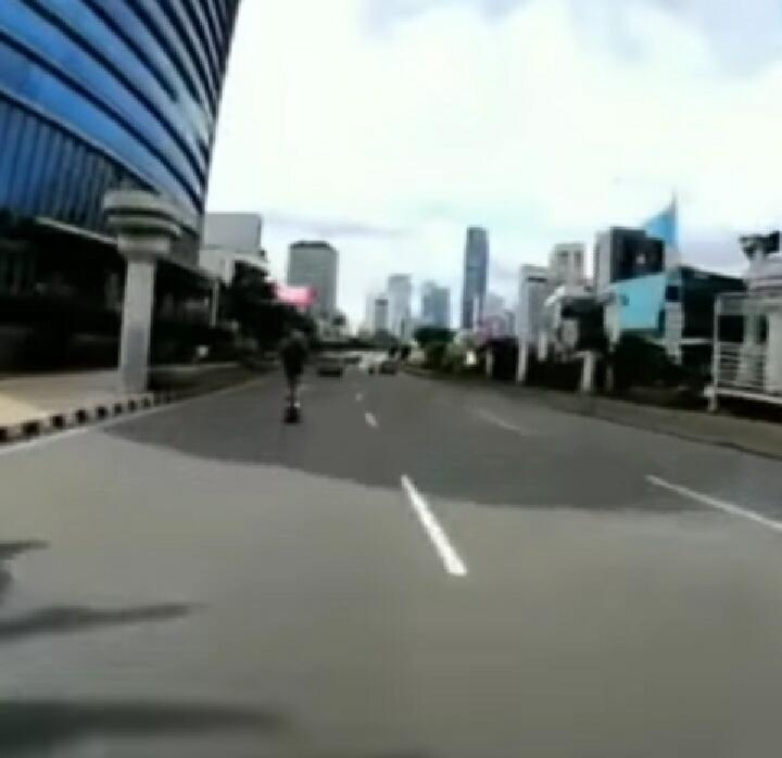 Aksi Pengejaran Jambret ini Bikin Gereget! Laju Motor Kalah Oleh Scooter!