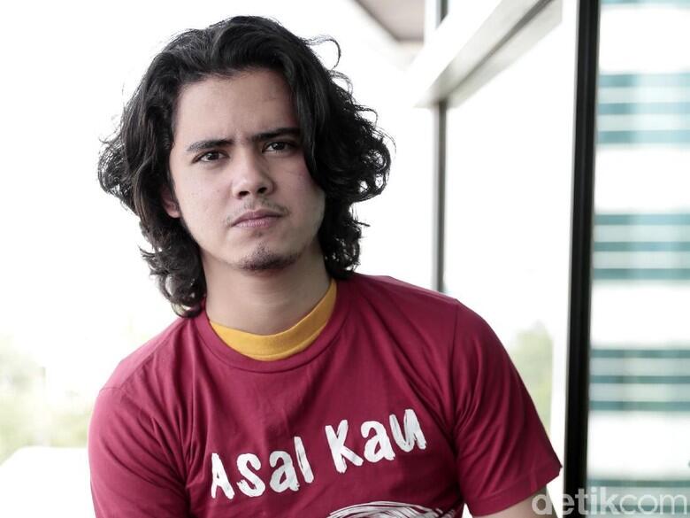 Hanya Modal Pamer Burung Sehari Dapat Uang Rp450.000,-