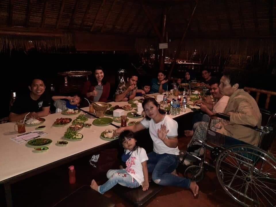 Titip Bunga Untuk Ibu, Wanita Sederhana Dan Kuat