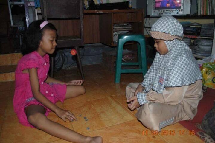 Permainan Anak - Anak Zaman Old Yang Jarang Terlihat Dimainkan Anak - Anak Zaman Now!
