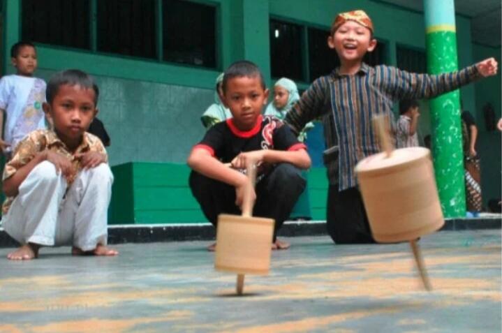 Permainan Anak - Anak Zaman Old Yang Jarang Terlihat Dimainkan Anak - Anak Zaman Now!