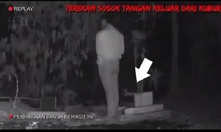 Uji Nyali di Kuburan, Horor Kaki Pria Ini Ditarik Sosok Tangan Aneh dari Dalam Makam!