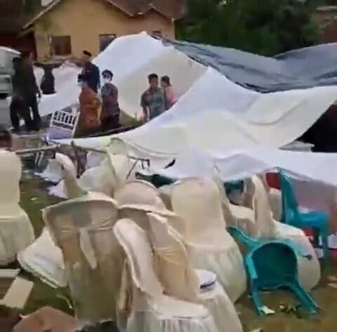 Akibat Angin Kencang Tenda Pesta Ambruk, Pesta Nikah Jadi Berantakan!