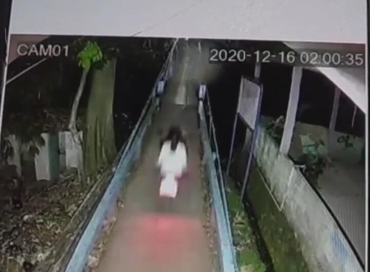Sosok Aneh Tertangkap Kamera Di Jembatan Gantung Depok, Benarkah Itu Kuntilanak?