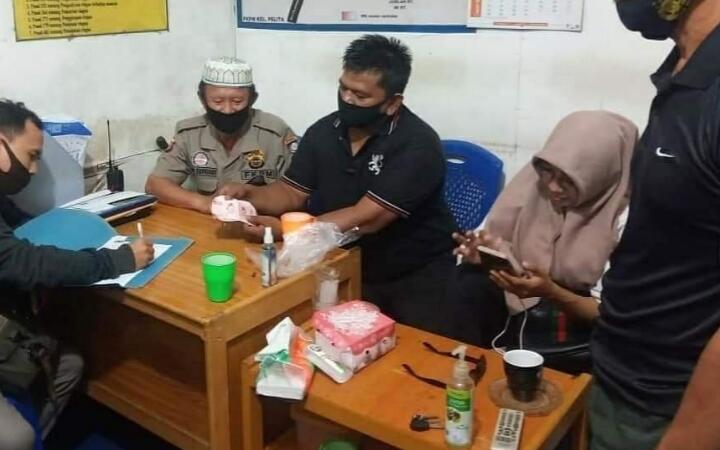 Penjual Hp Ditipu Menggunakan Uang Palsu, Bentuk Uangnya Malah Bikin Netizen Salfok!