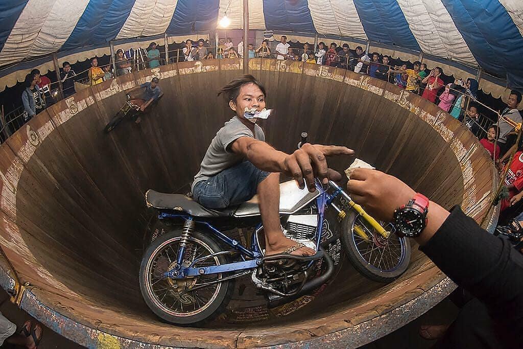 NOSTALGIA, pasar Malam Wahana Hiburan Mewah Bagi Masyarakat Kelas Bawah 