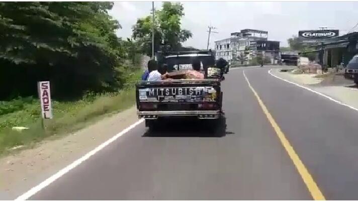 Duh Ngeri, Niat Hati Rekam Mobil Oleng di Jalanan Pengendara Motor Ini Malah Celaka! 