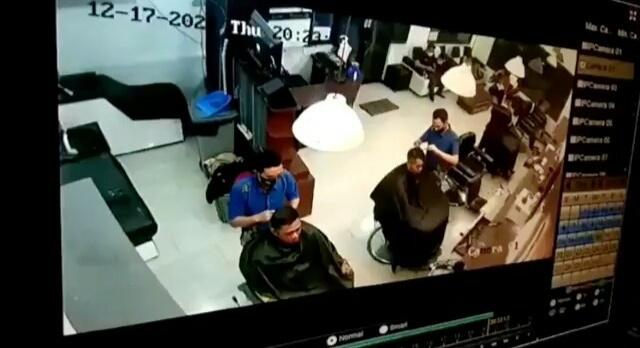 Viral, Diduga Melakukan Sedikit Kesalahan, Pencukur Rambut Dianiaya Oleh Pelanggan!