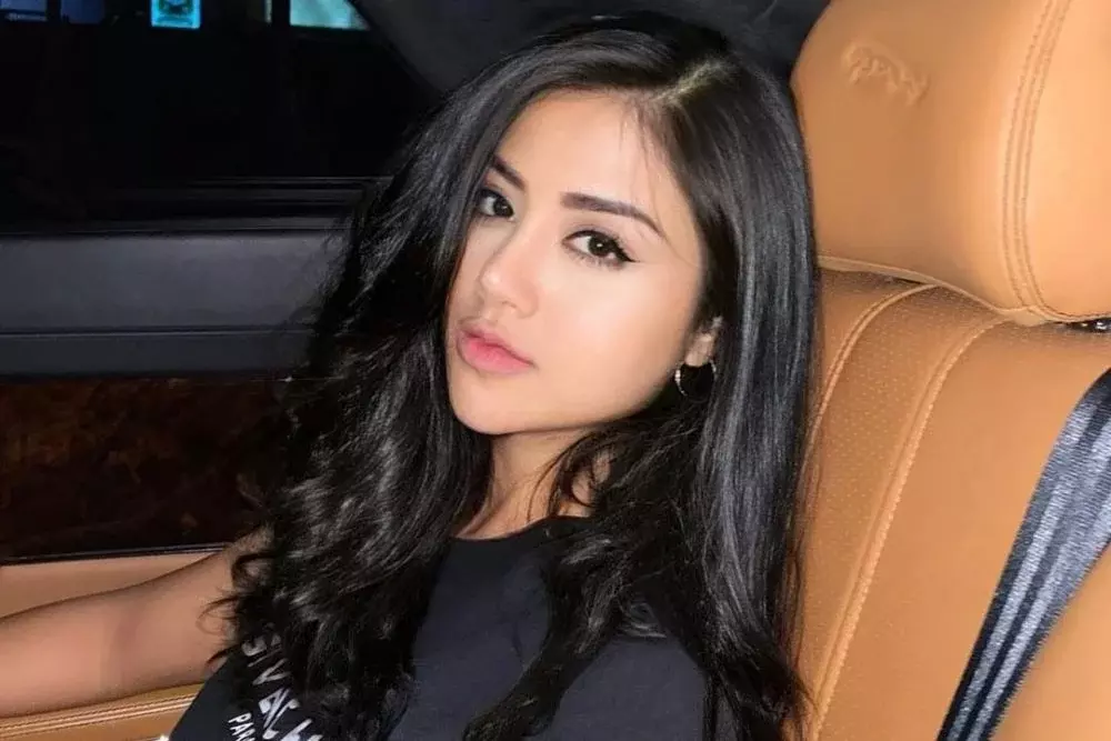 7 Potret Seksi Tania Ayu, Selebgram yang Terseret Prostitusi Online