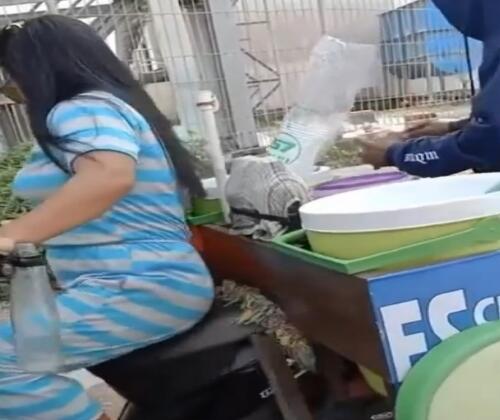 Parah, Niat Ingin Berfoto, Ibu ini Malah Bikin Celaka Pedagang Es Cendol Keliling!