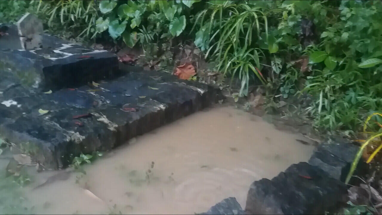 Makam Kramat Jasad Yang Hidup Kembali, Makamnya Banjir !!
