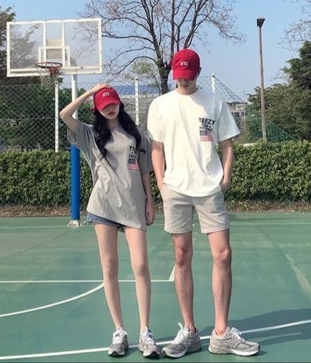 Inspirasi Couple Outfit Yang Wajib Kalian Coba!