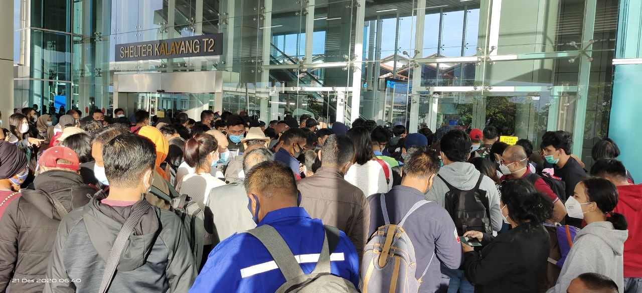 Kacau! Netizen Heboh Kerumunan di Bandara Soetta, Kok Bisa?