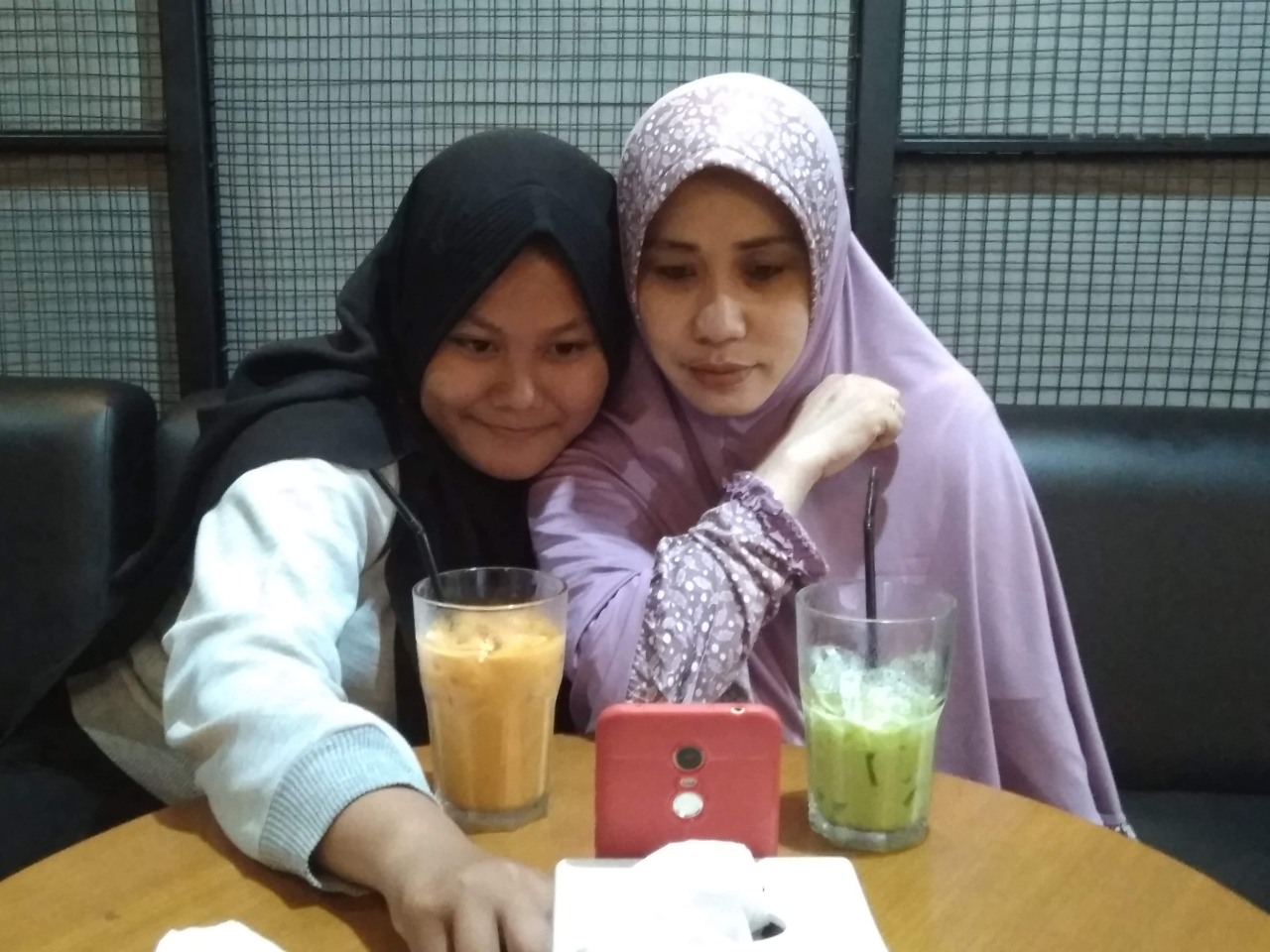 Pelukan Hangat Mama Kala itu, Tak Pernah Terlupakan. I Love You, Mom