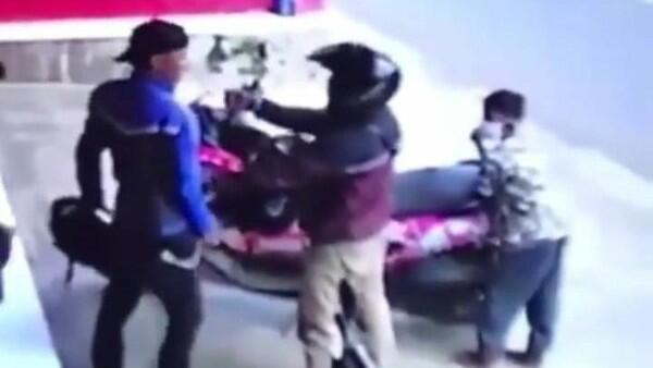 Viral Video Pria Sumedang Nekat Curi Motor di Hadapan Korbannya