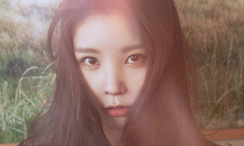 Nyanyi Pakai Sendal, Raina eks 'After School' Dikritik Habis