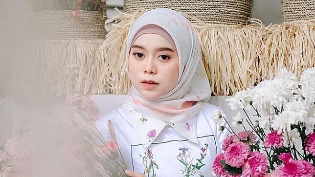 Dihujat Usai Di Nobatkan Top 5 Sebagai Perempuan Tercantik Lesti Fokus Karir