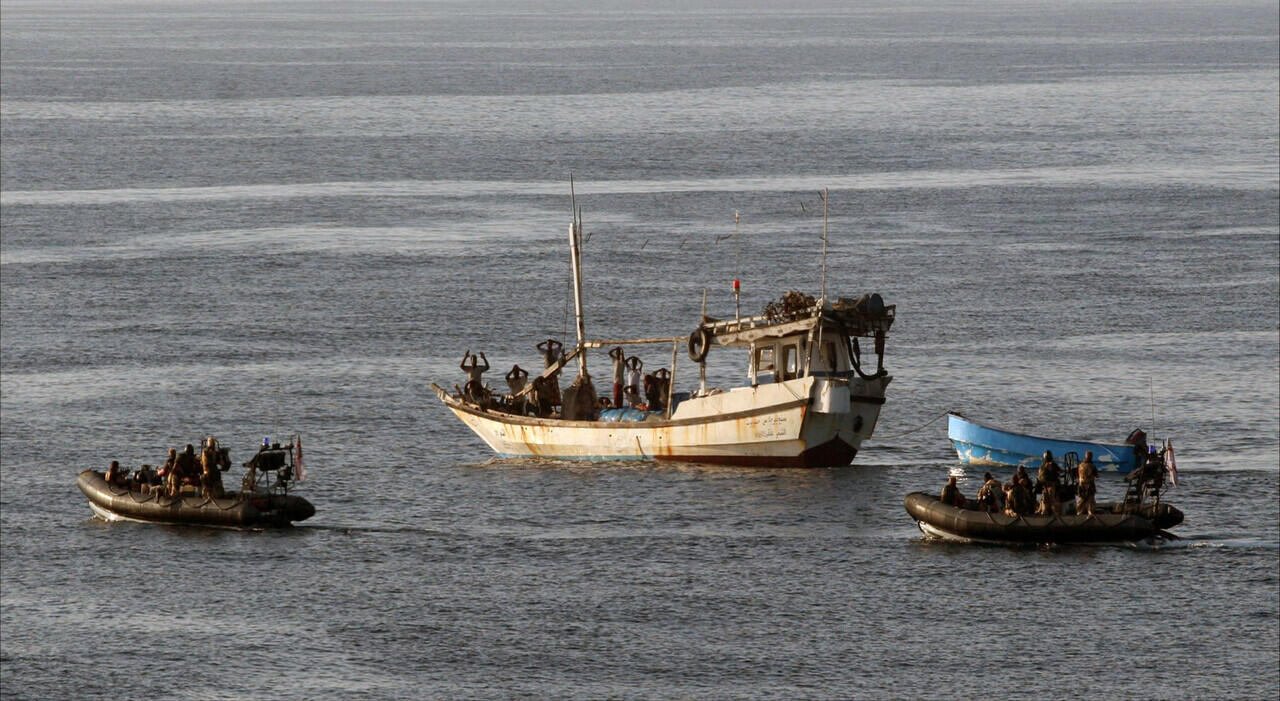 6 Fakta bajak Laut di perairan Somalia, Mereka sebenernya baik tp Jahat....!!!