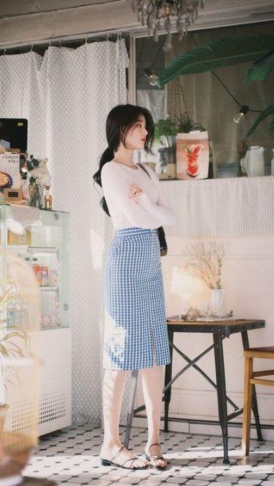 OUTFIT KAOS PUTIH! 6 CARA BERPAKAIAN SIMPLE DENGAN KAOS PUTIH AGAR TERLIHAT AWET MUDA