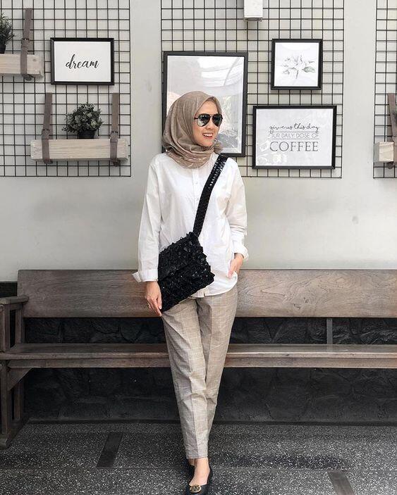 Tips Padu-Padan Kemeja Putih Buat HIJABER, Simple Tapi Keren!!!