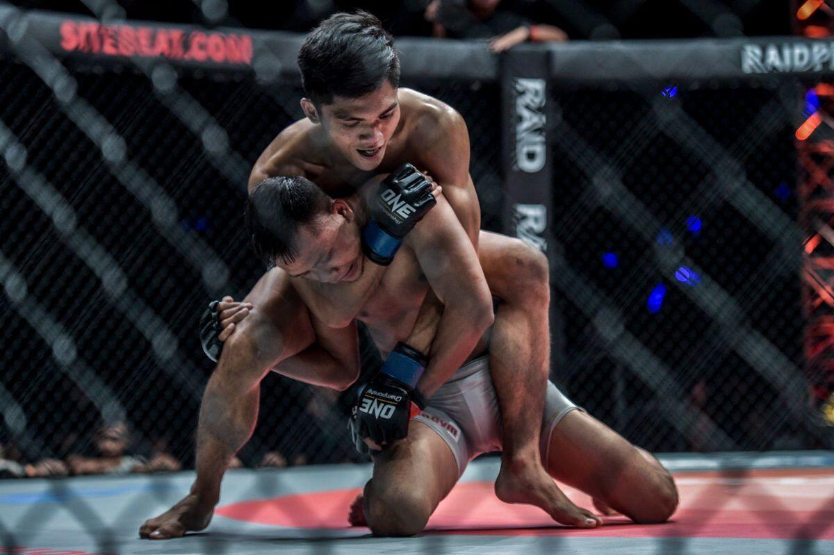 Aziz Calim Nantikan Dae Hwan Kim vs Kairat Akhmetov Di ONE: COLLISION COURSE II