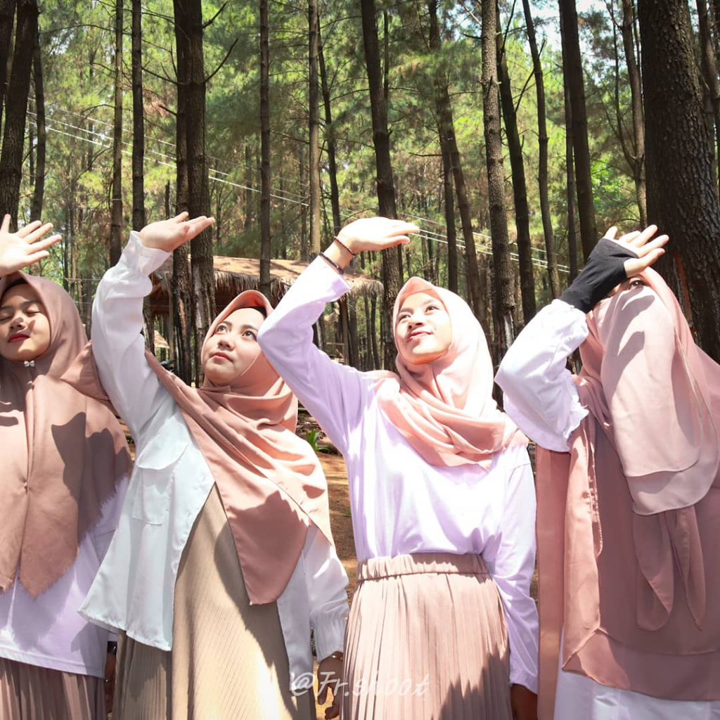 Inspirasi Gaya Pose Foto