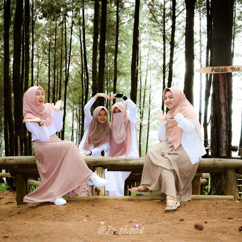 Inspirasi Gaya Pose Foto