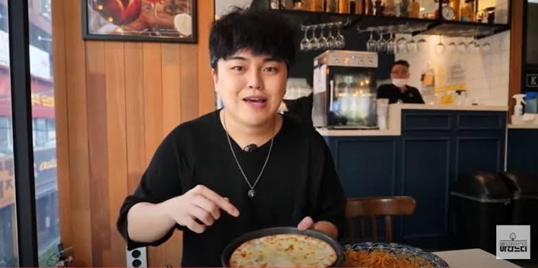 Salah Review Makanan Sampai Bikin Restoran Tutup, YouTuber Ini Dihujani Kritik