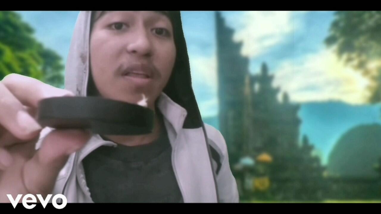 Makna lagu Senyum milik Agung Kembar 