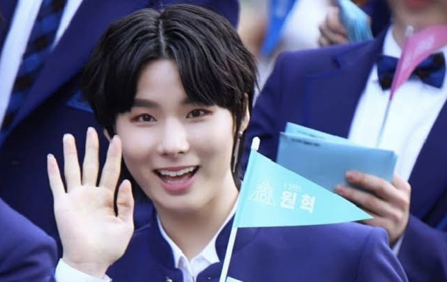 Benarkah Para Idol Kpop Membaca Surat Fans? Rookie Idol 'E'Last' Menjawabnya