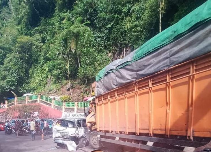 Innalillahi! Kecelakaan Beruntun di Kawasan Lembah Anai Libatkan 10 Kendaraan 