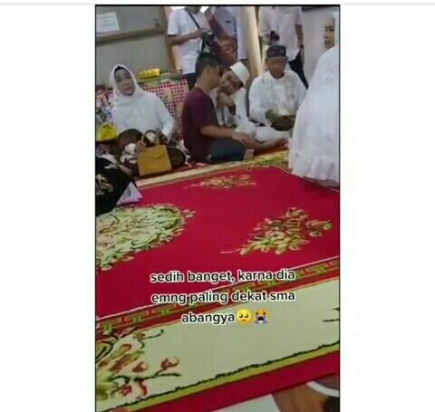Kisah Haru Seorang Down Syndrome Yang Tampak Sedih Di Hari Bahagia Sang Kakak
