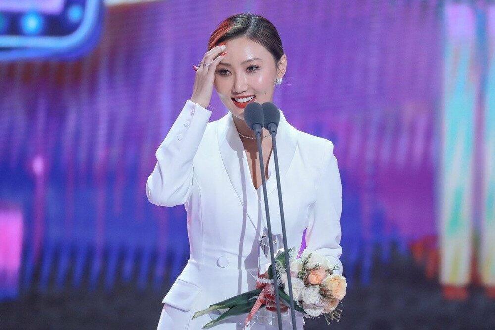 Bikin Kagum Netizen, Hwasa Gondol Piala di Kategori Variety 3 Tahun Berturut-turut