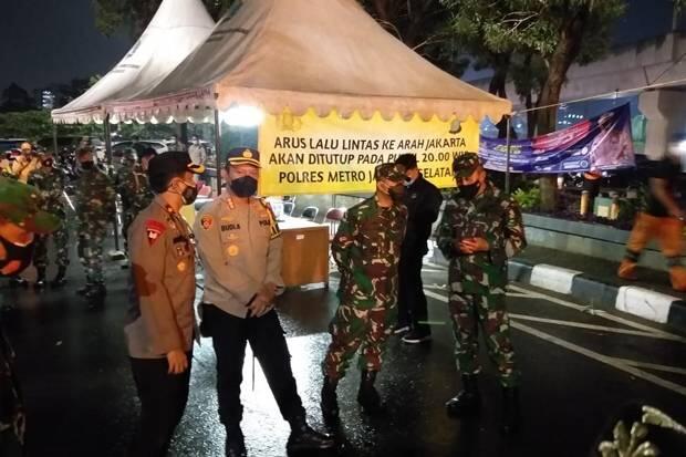 Hendak Masuk ke Jakarta, Belasan Kendaraan Dipaksa Putar Balik di Perbatasan Tangsel