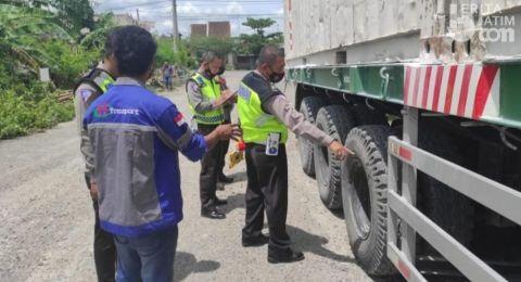 Gagal Salip Truk Trailer, Seorang Ibu di Tuban Tewas