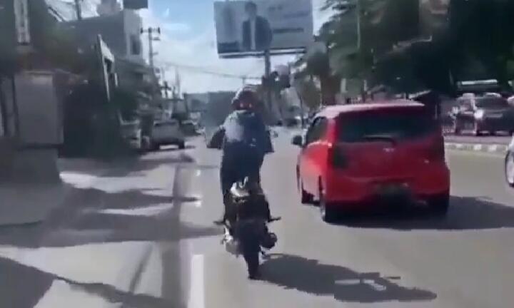 Viral, Seorang Remaja Freestyle Motor di Jalan Raya Tertangkap Basah Team Thunder! 