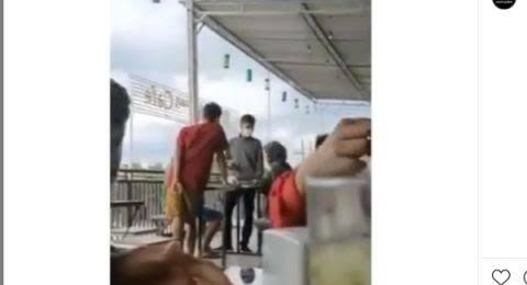 Pria Menampar Seorang Wanita Dan Memukul Teman Kencannya, Apakah Karena Selingkuh?