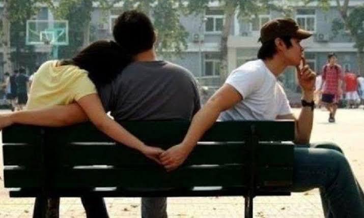 Pria Menampar Seorang Wanita Dan Memukul Teman Kencannya, Apakah Karena Selingkuh?