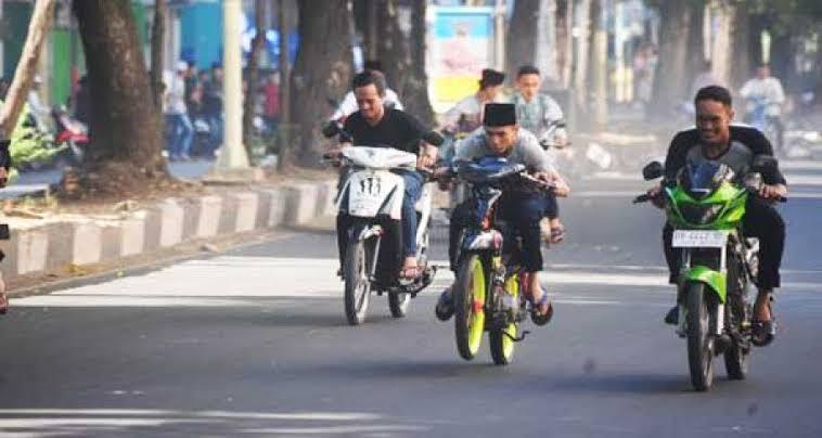 Bukan Cuma Motor/Mobil Yang Bisa Ugal-Ugalan Ternyata Sepeda Juga Ada Loh!! 