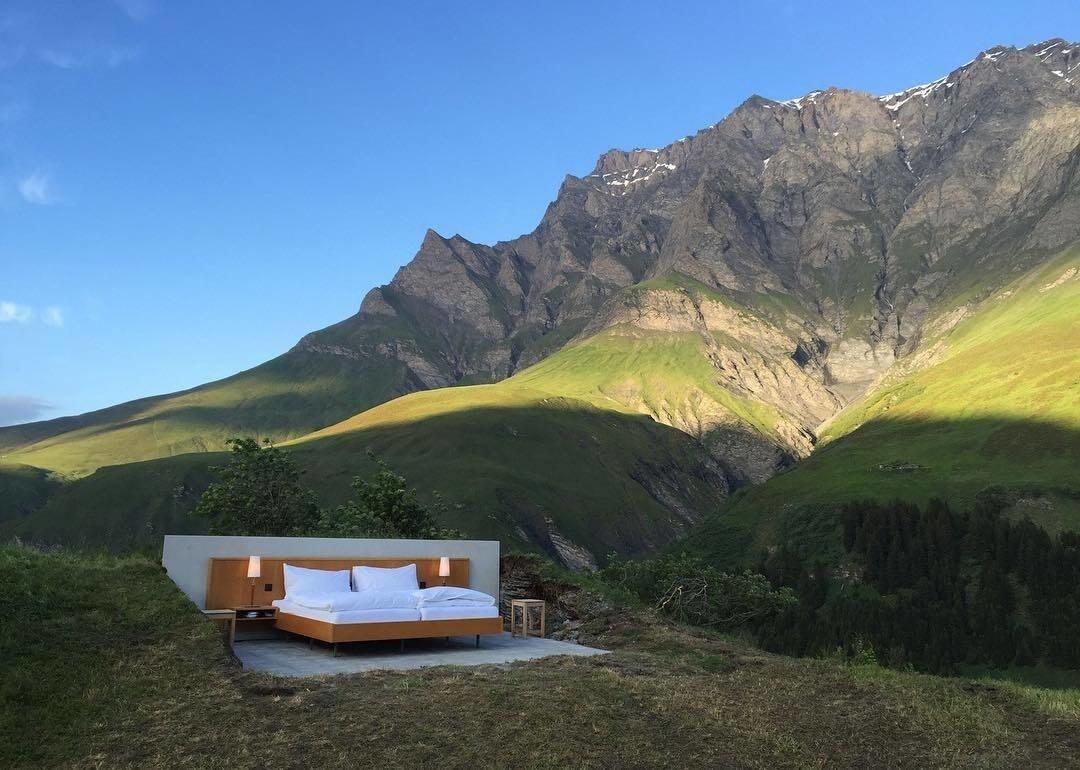 Menikmati Sejuknya Swiss, Hotel Ini Gak Ada Atap Dan Dinding