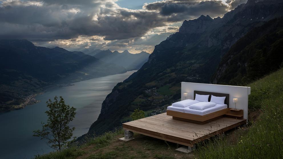 Menikmati Sejuknya Swiss, Hotel Ini Gak Ada Atap Dan Dinding