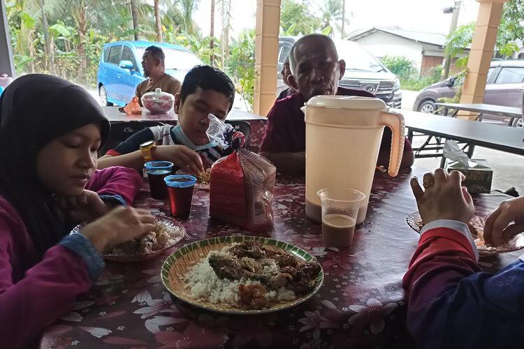 Ketika Salah Masuk Warung, Ternyata Orang Habis Hajatan, Bagaimana Ya Rasanya?