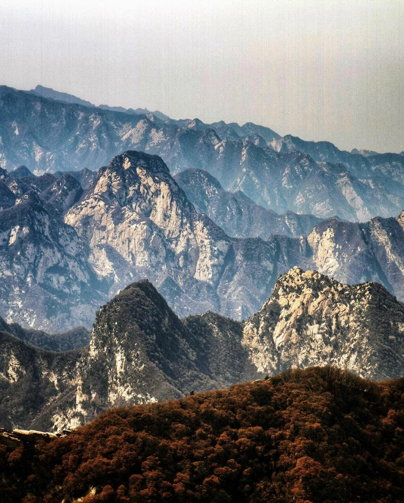 Momen Mengerikan! Terciduk Kamera, Seorang Pria Melompat ke Lembah di Gunung Huashan