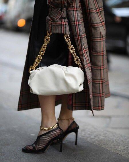 10 Model Tas Kondangan Simpel yang Membuat Outfit Kondangan Makin Stylish.