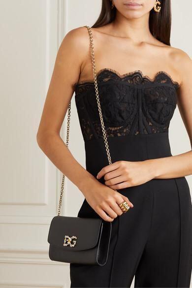 10 Model Tas Kondangan Simpel yang Membuat Outfit Kondangan Makin Stylish.