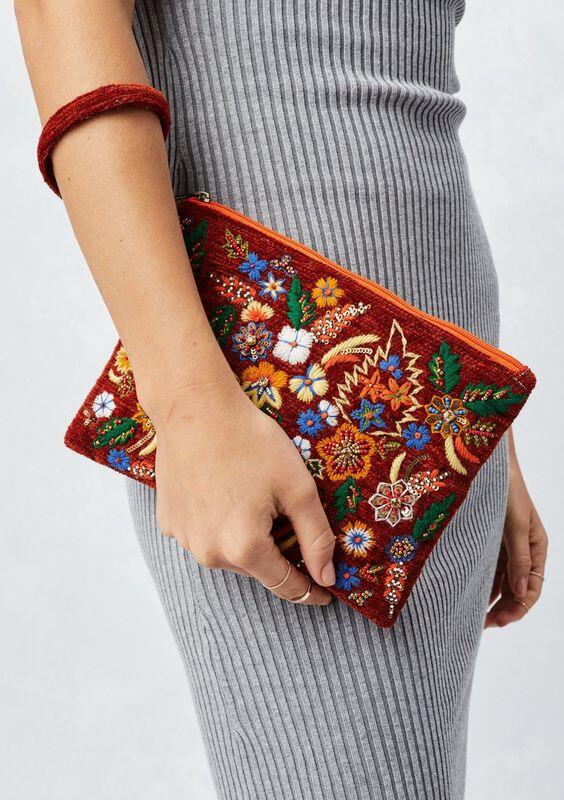 10 Model Tas Kondangan Simpel yang Membuat Outfit Kondangan Makin Stylish.