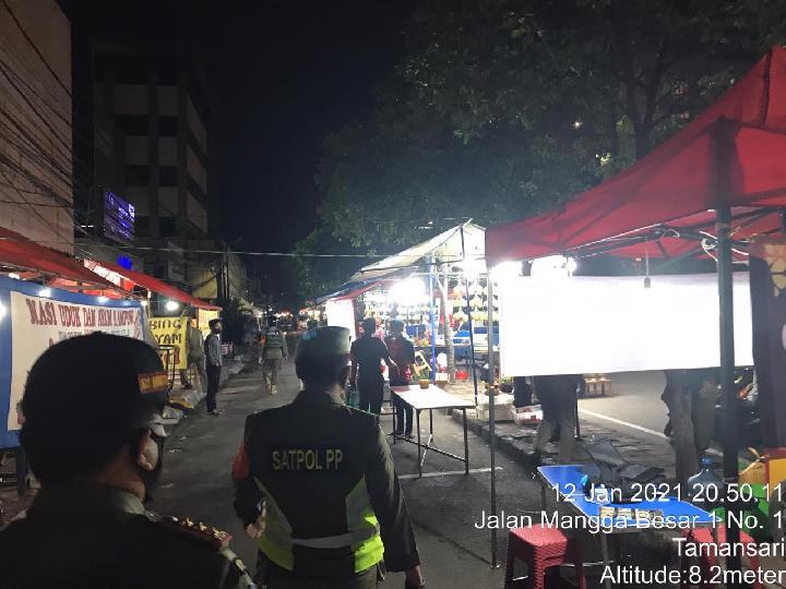 Patroli Satpol PP DKI, 4 Tempat Usaha Diberi Teguran Tertulis