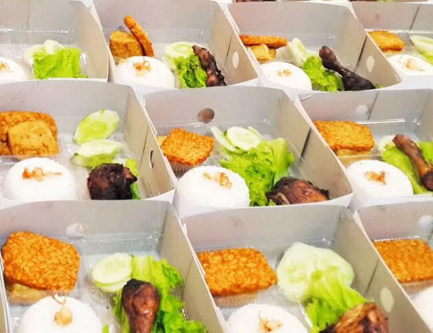 Cewek Ini Makan Di Acara Nikah!! Belum Selesai Udah Diambil, Kamu Pernah Ngerasain?