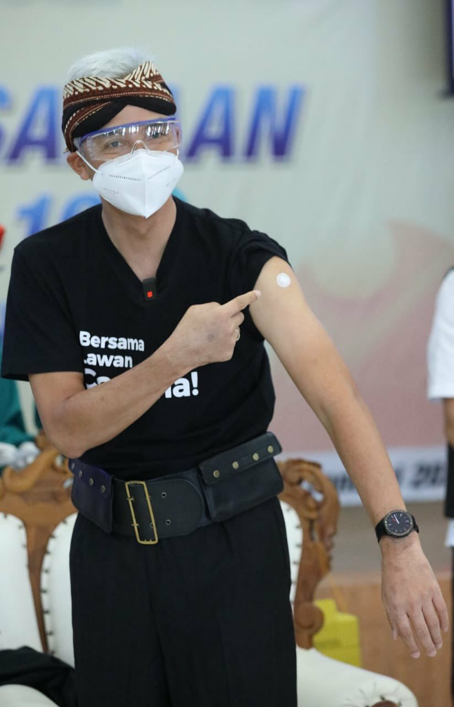 Usai Divaksin, Dokter Tirta dan Ganjar Sama-sama Merasa Lapar